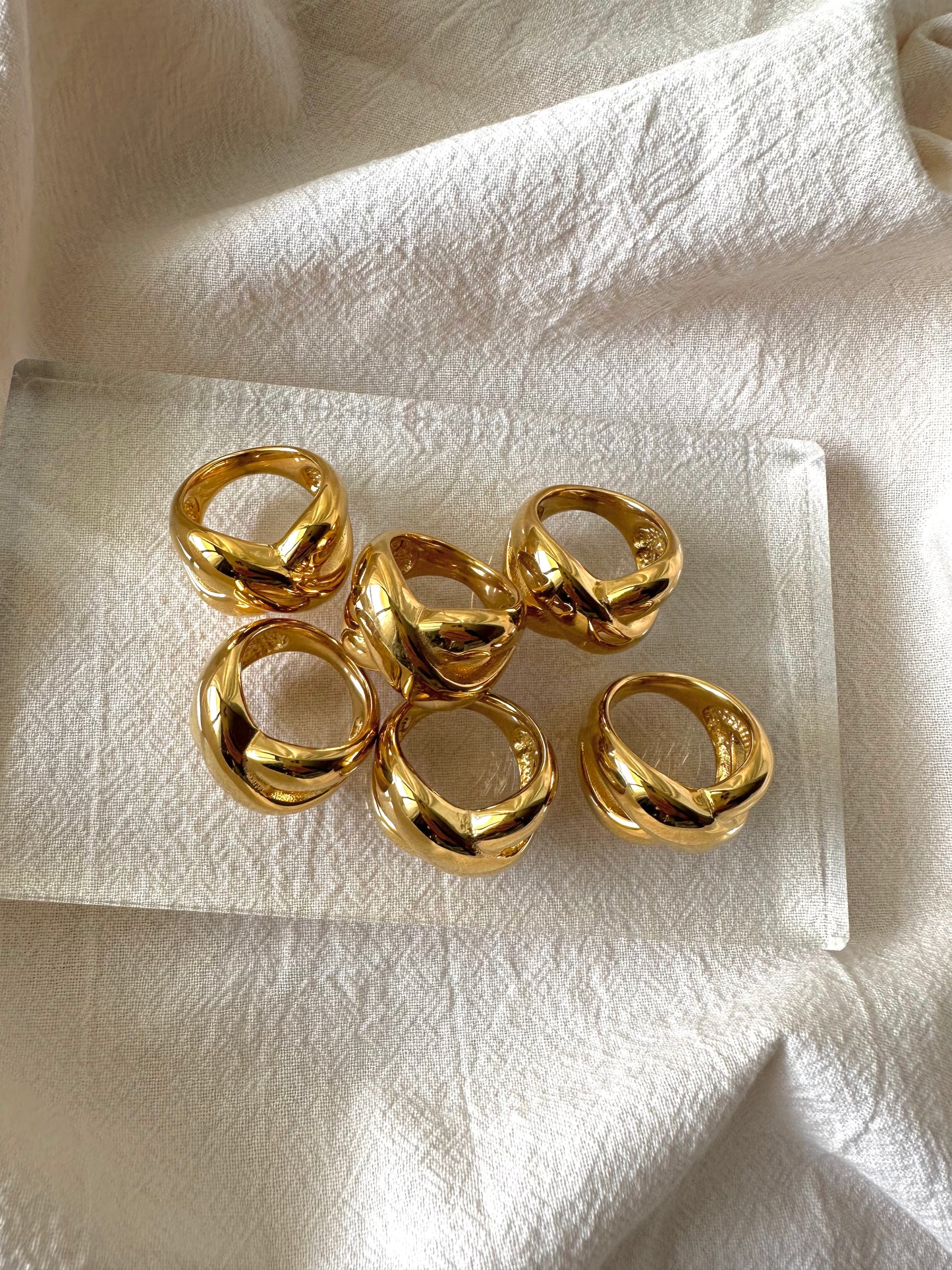 Chunky crossover ring #R0010