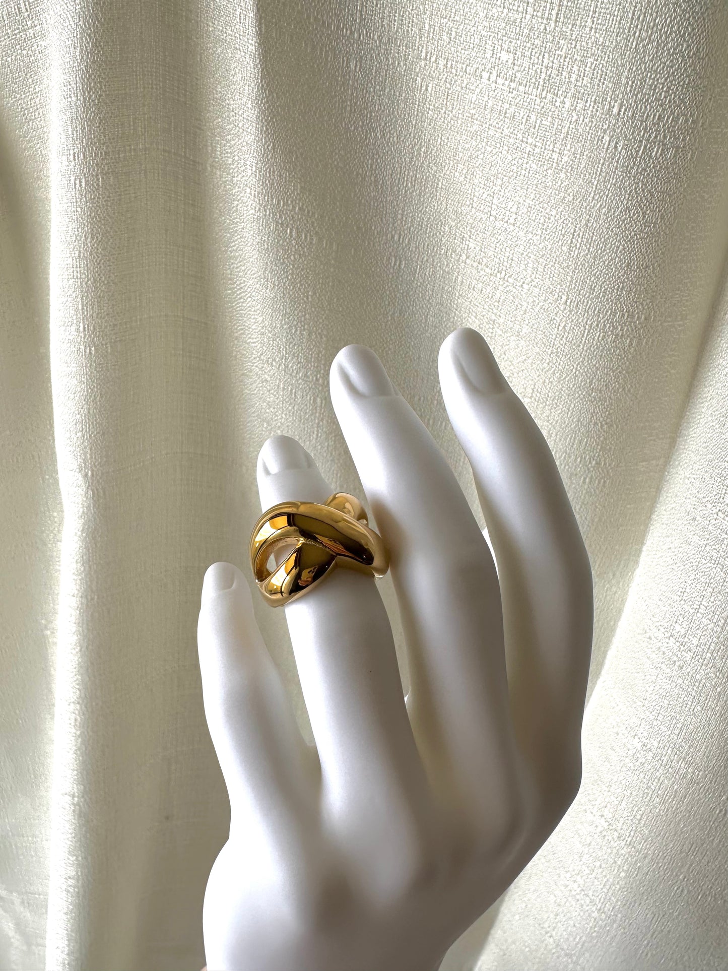 Chunky crossover ring #R0010