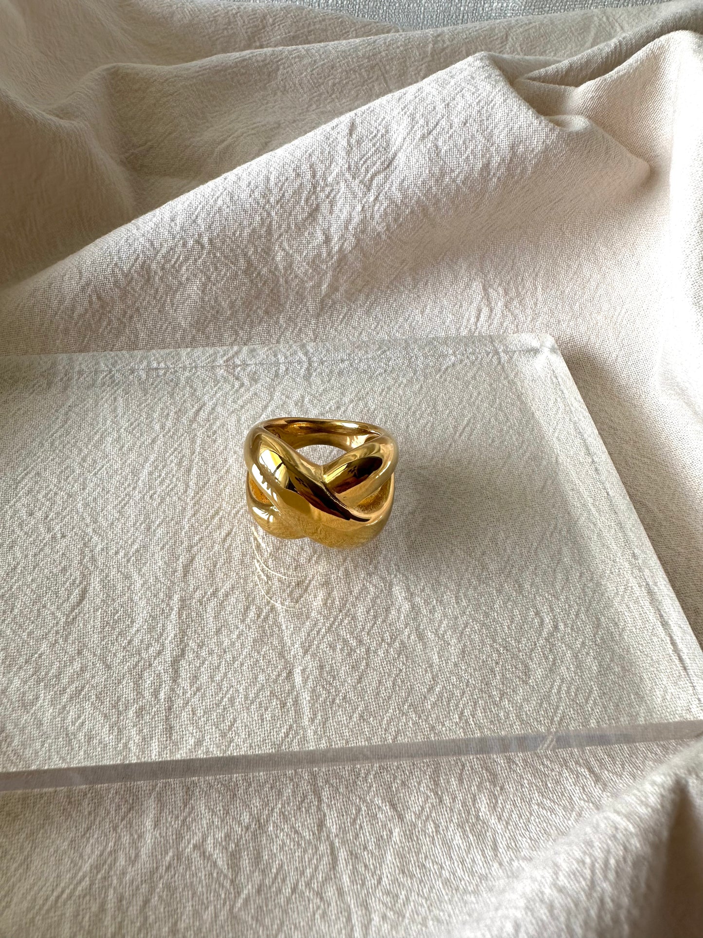 Chunky crossover ring #R0010