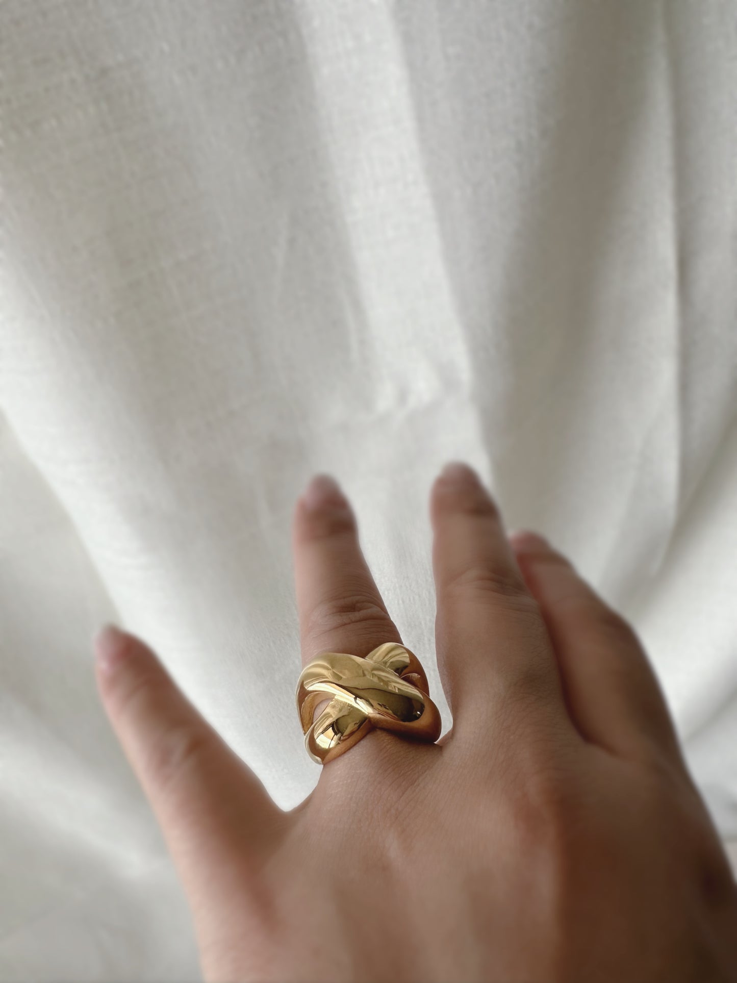 Chunky crossover ring #R0010