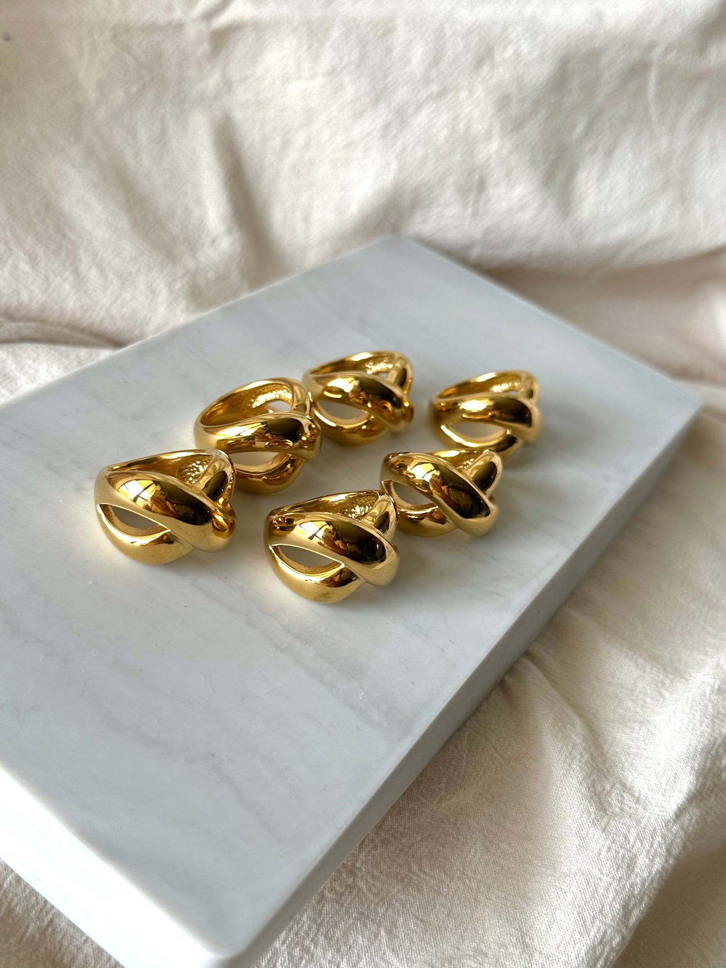 Chunky crossover ring #R0010