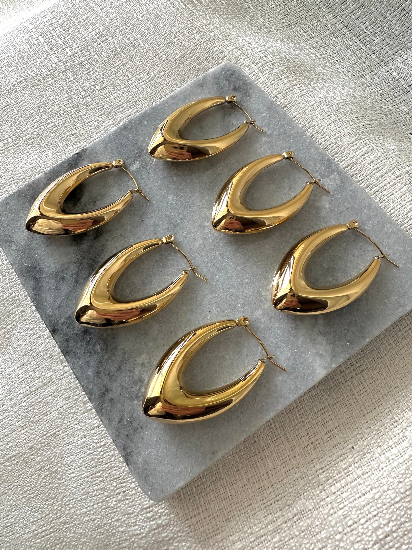Chunky V shaped hoop earrings #E0004