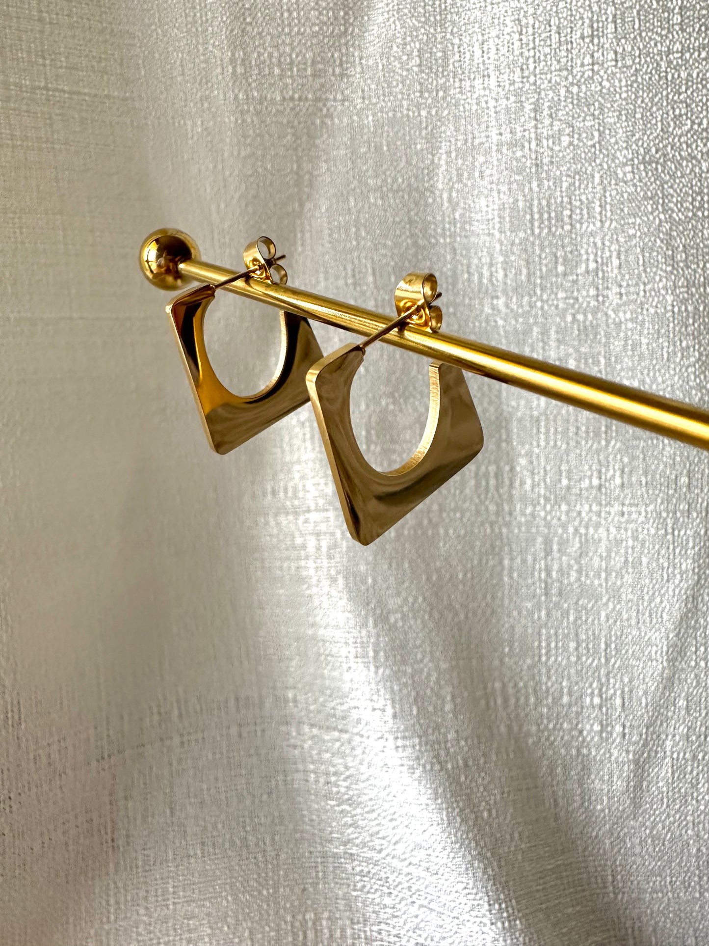 Square shaped hoop earrings #E0007