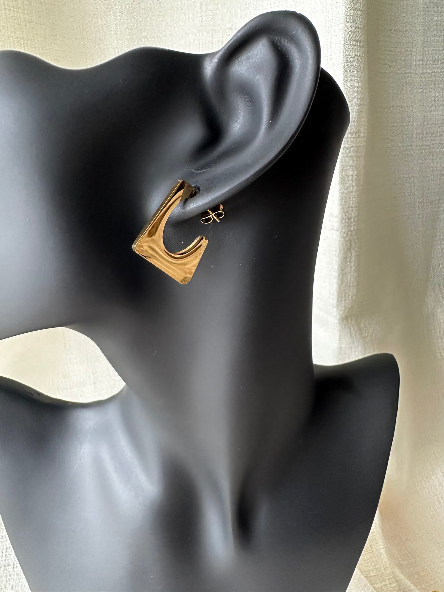Square shaped hoop earrings #E0007