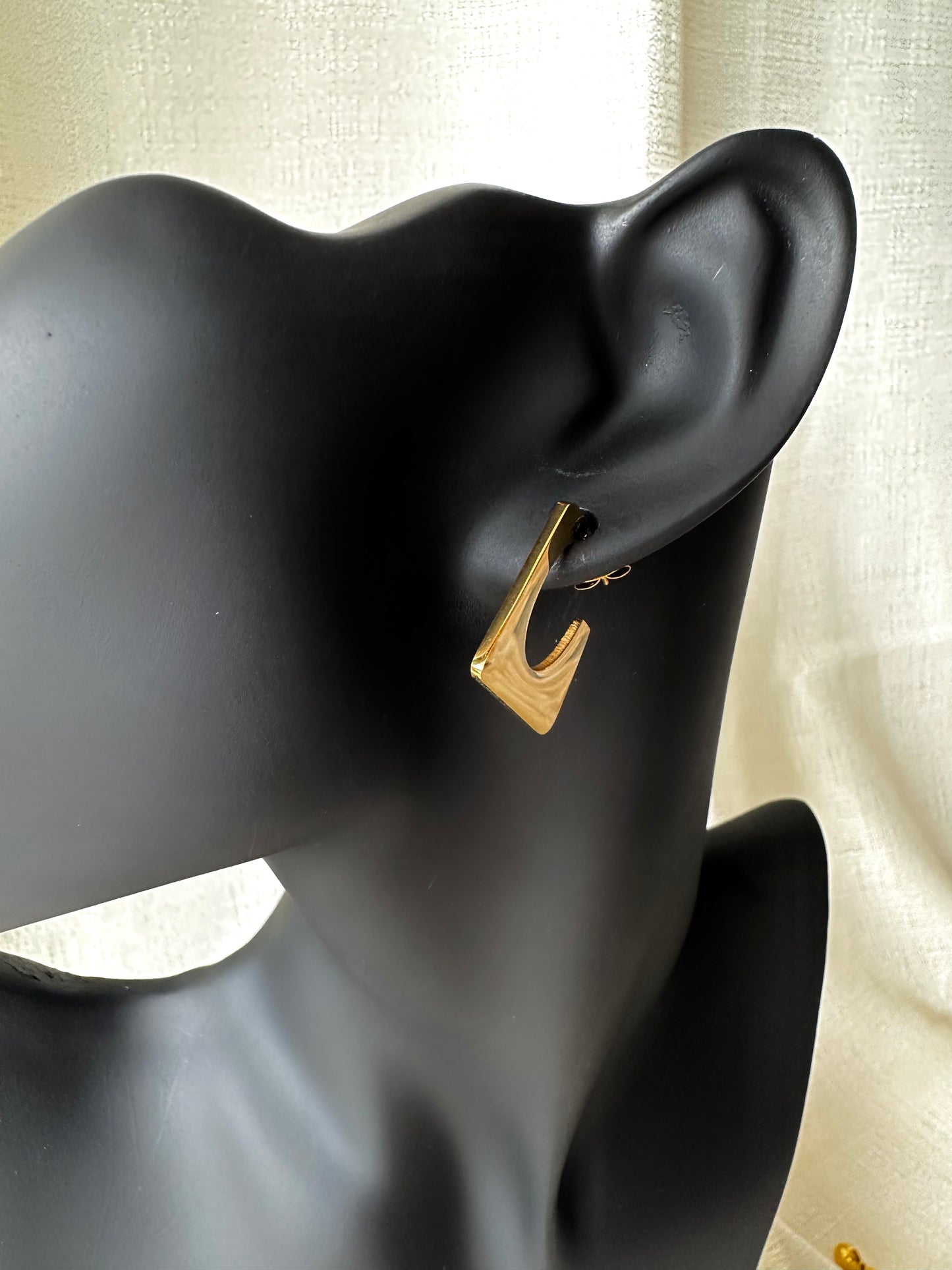 Square shaped hoop earrings #E0007