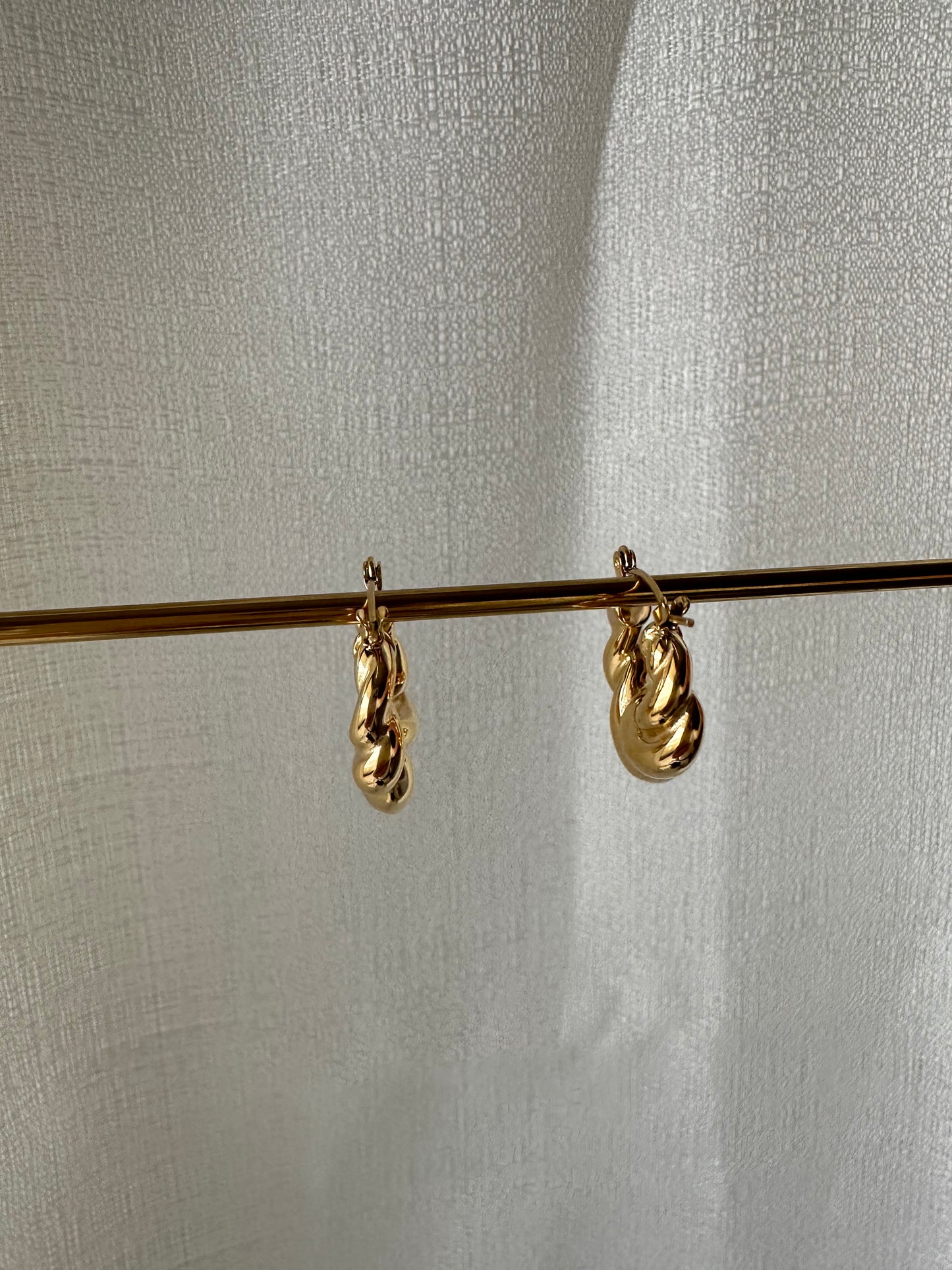 Vintage inspired twisted hoop earrings #E0009