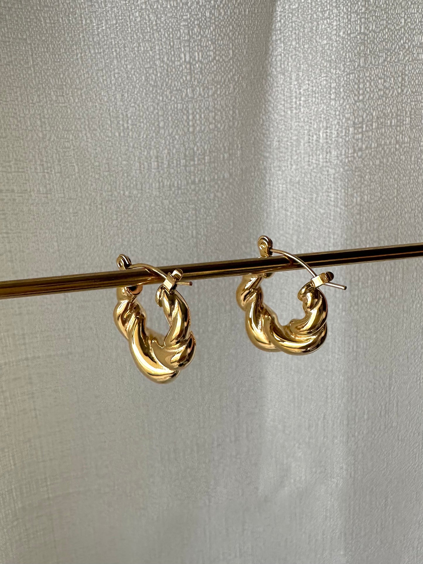 Vintage inspired twisted hoop earrings #E0009